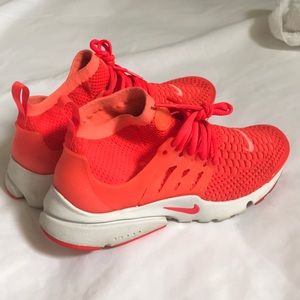 Bright orange NIKE Flyknit Prestos (High Top)